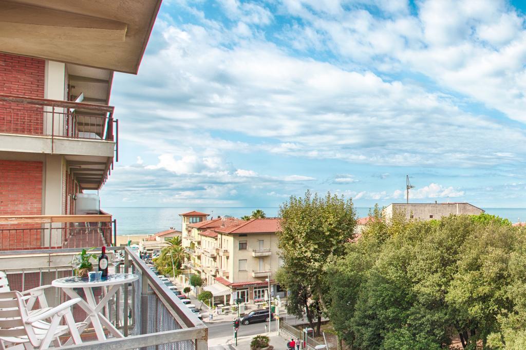 Versilia Residence Lido di Camaiore Exterior foto